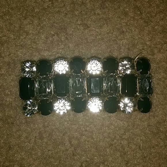 Stretchy bejeweled bracelet