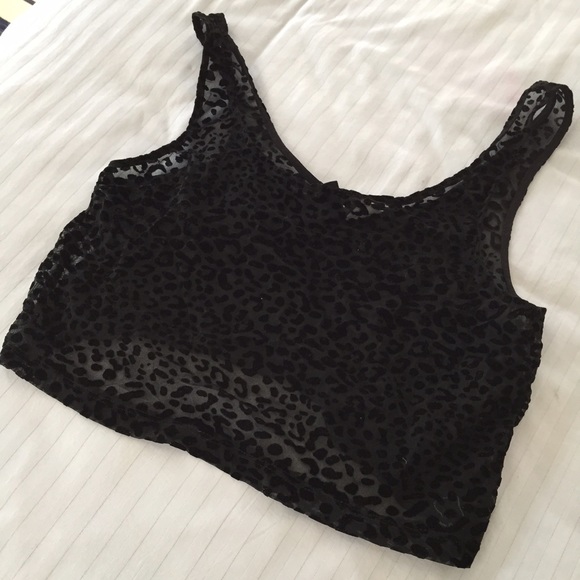 Leopard print black crop top!