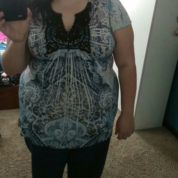 Blue and gray design top