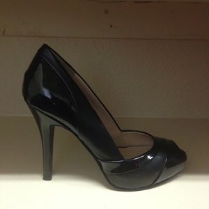 Brand new Nine West peep toes pumps