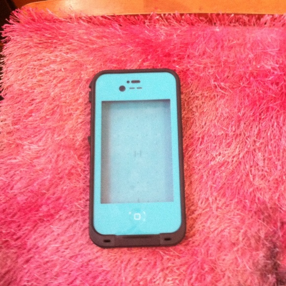 I phone 4 lifeproof  case 💙😌
