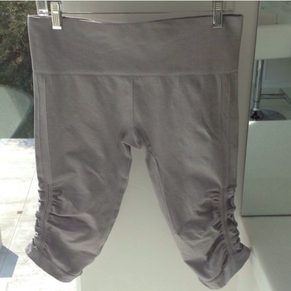 Lululemon "in the flow crop ll" size 10