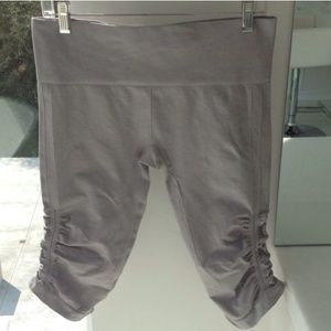 Lululemon "in the flow crop ll" size 10