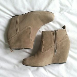 ▪ new ▪ suede wedge booties