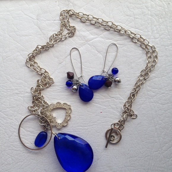 Blue necklace and earring set!