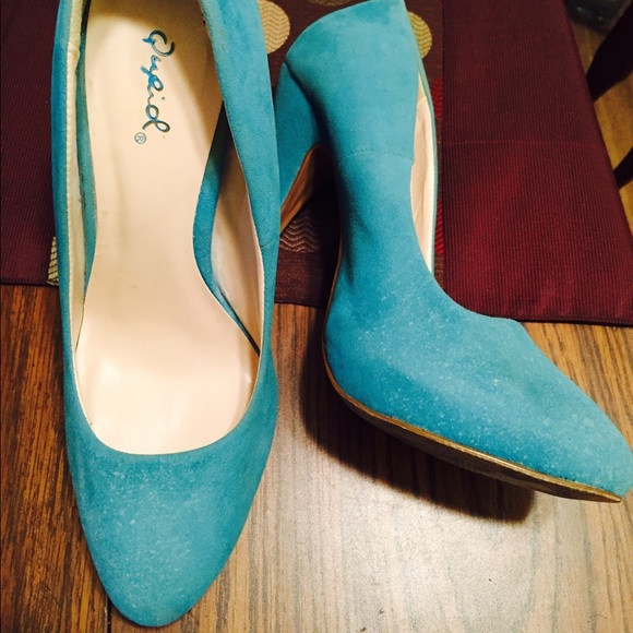 Turquoise/teal suede pumps