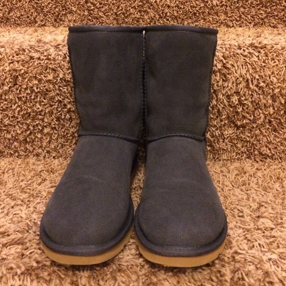 SOLD REDUCED Authentic UGG short classic boots - Picture 2 of 4