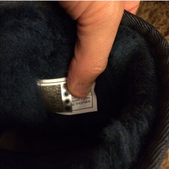 SOLD REDUCED Authentic UGG short classic boots - Picture 4 of 4