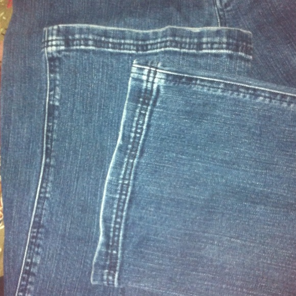 ****sold in bundle****Cutest jeans ever - Picture 3 of 3