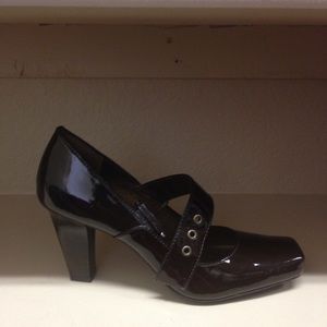 Patent leather brown pumps