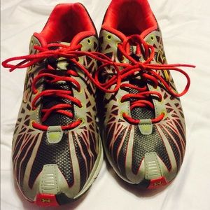 Women's under armor sneakers.