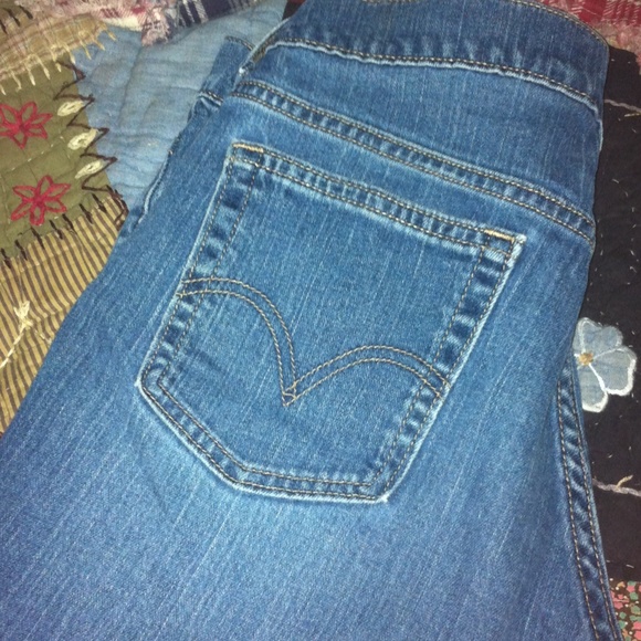 ****sold in bundle****Levi jeans - Picture 2 of 3