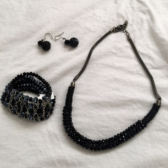 Necklace,earrings & bracelet