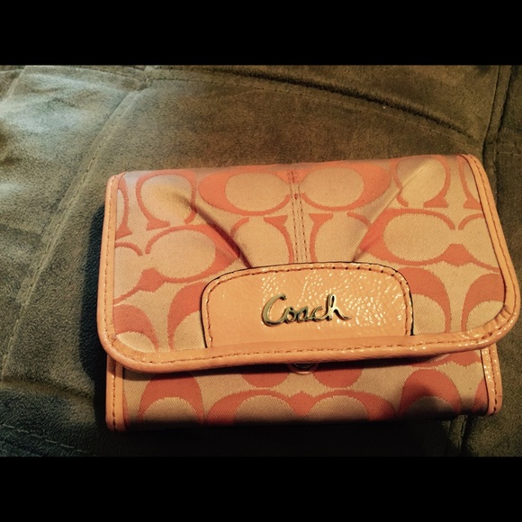 Pink coach wallet-don't buy has been sold