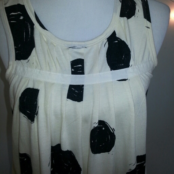 💥SOLD💥 Navy Cream with Black Circles top - Picture 2 of 4