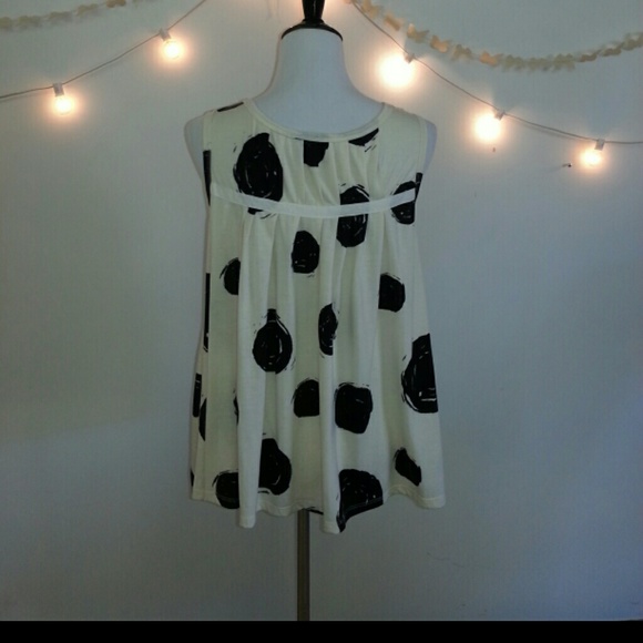 💥SOLD💥 Navy Cream with Black Circles top - Picture 3 of 4