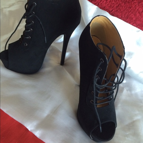 Charlotte Russe Size7 Lace Up boots