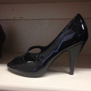 Peep toe black patent pumps