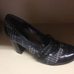 Black and grey pumps