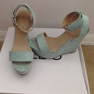 Aldo mint wedge heels size 7 1/2