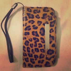 Leopard phone case/wrist wallet!😍