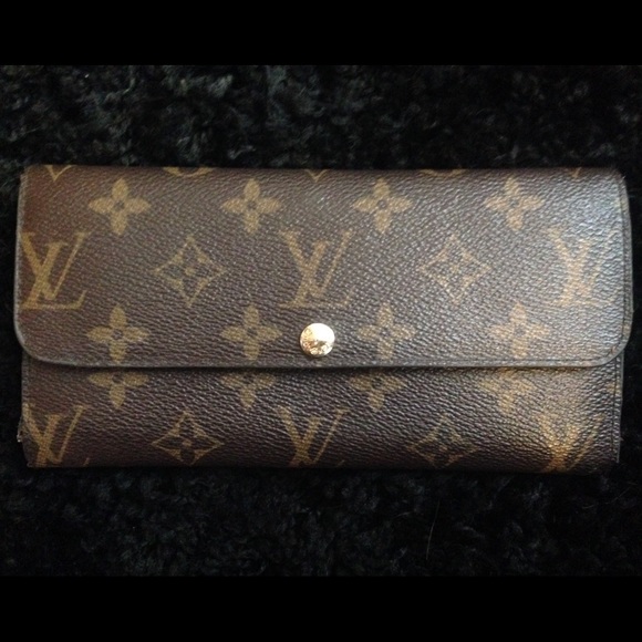 Louis Vuitton billfold wallet
