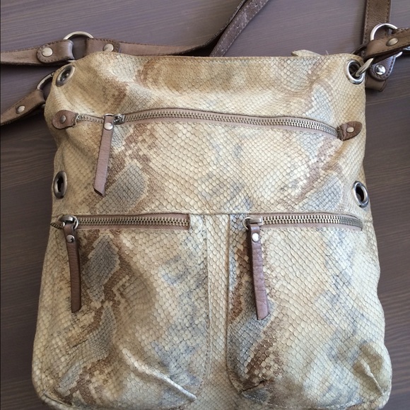 O Handbags - Beautiful leather pursue