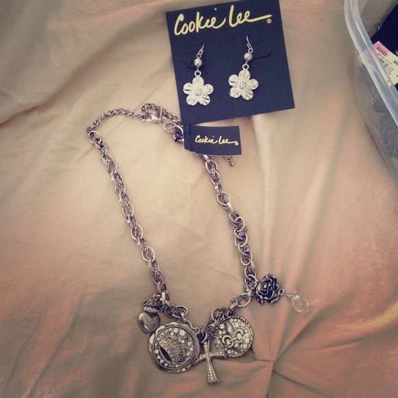 Cookie lee necklace and ear rings