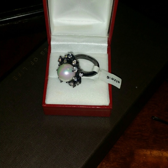 Ring - Picture 2 of 2