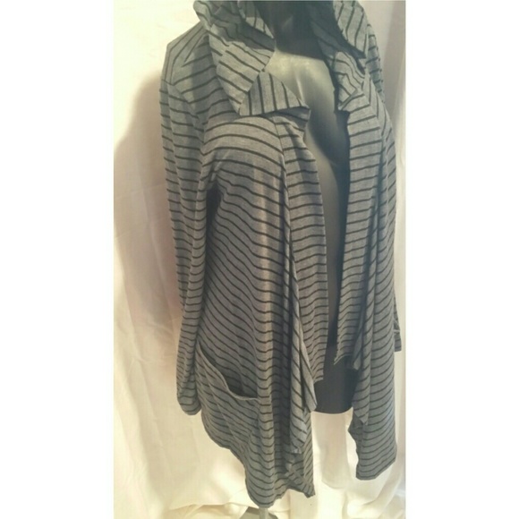 ~~~SOLD~~~elsewhere-Lightweight cardigan with hood