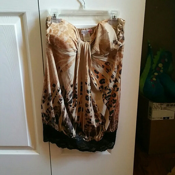 Cute brown unstrapless top