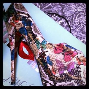 Women's shoes