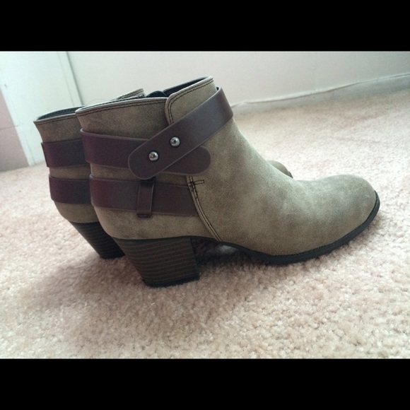Beige ankle boots (HOLD)