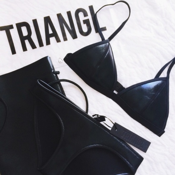 🚫SOLD🚫Brand new Triangl top
