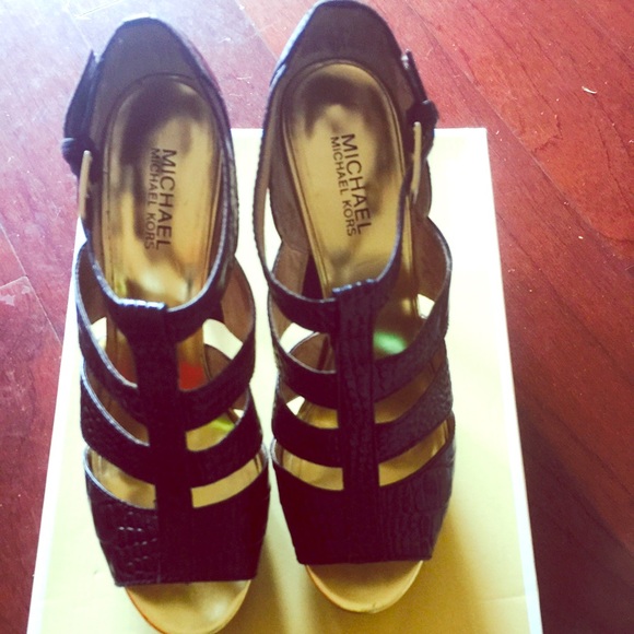💫SATURDAY SALE️ ONLY💫Michael Michael Kors sandal