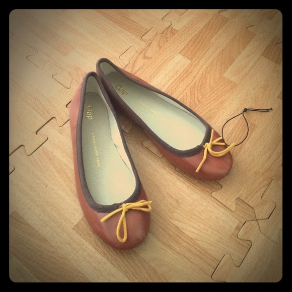 💰SOLD💰GAP leather ballet flats