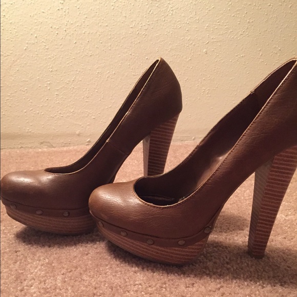 High brown leather pumps