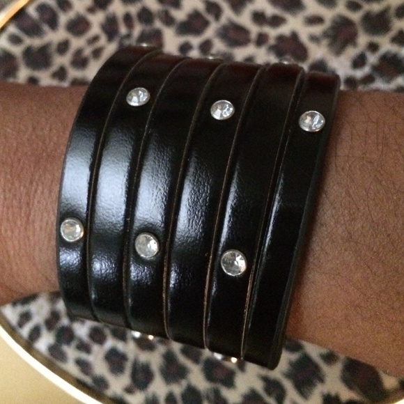 New Pretty Black Leather Cuff w-rhinestones!