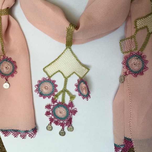 Scarf Hand Made - Picture 2 of 4