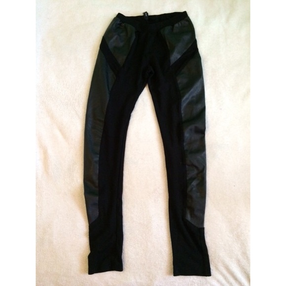 Black leggings