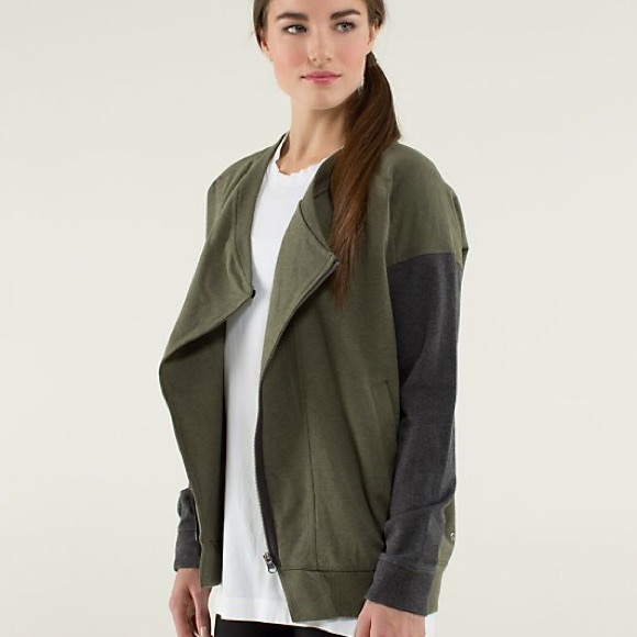 lululemon athletica Jackets & Blazers - Lululemon Mula Bundle Wrap in camo/gray BRAND NEW!