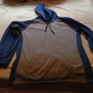Women's fitted large NIKE hoodie