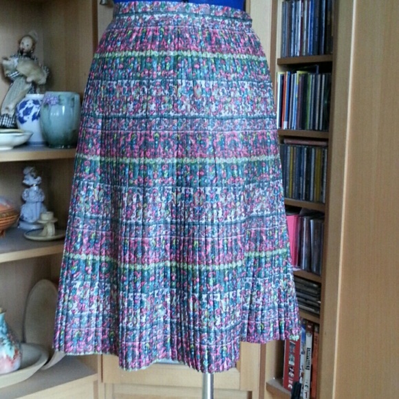 Vintage multi Color pleated skirt
