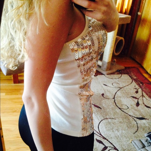 Top - Picture 2 of 2