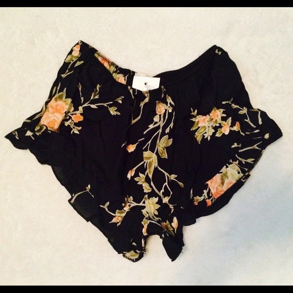 Brandy Melville Vodi Shorts (Floral) by John Galt