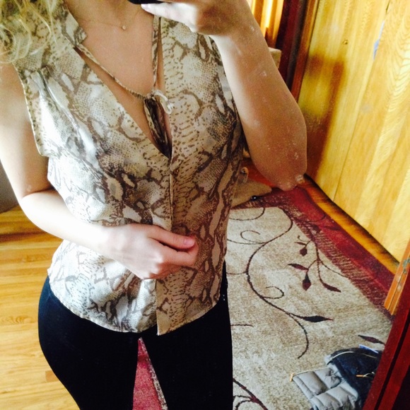 Top - Picture 2 of 3