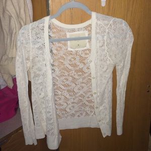 WHITE CROCHET HOLLISTER CARDIGAN