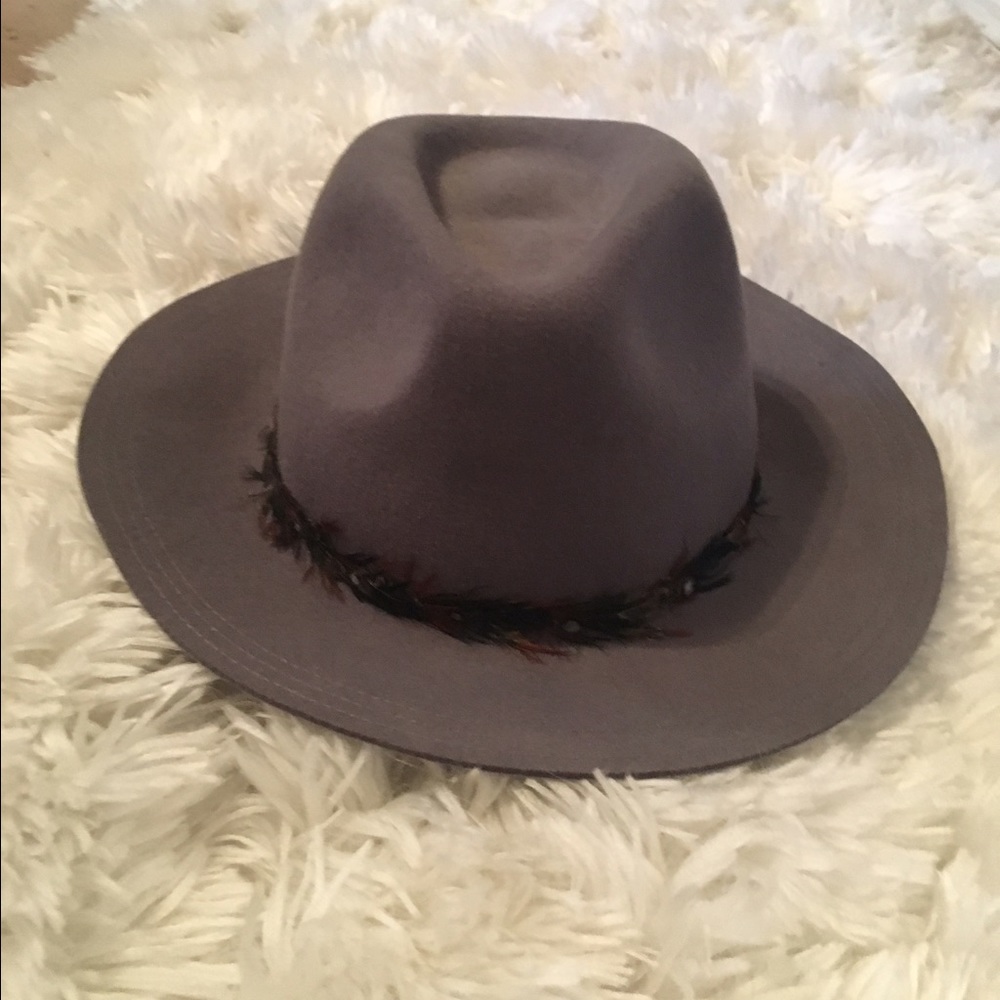 Feather Thornberry Hat -- Grey