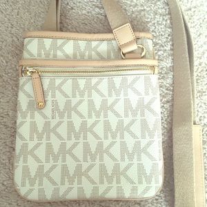 Michael Kors white crossbody 💯authentic