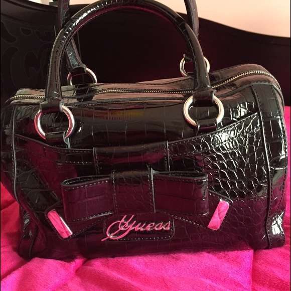 Additional pics of the guess satchel